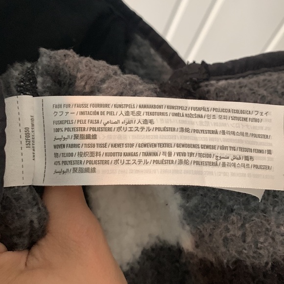 Abercrombie & Fitch Sherpa Pullover - Picture 5 of 8